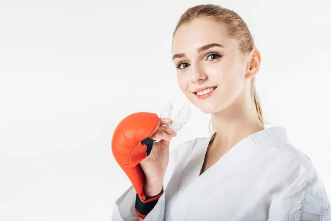 Boxejadora amb protecció dental